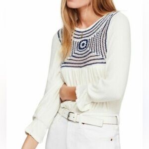 Free People Soul Mate White Blue Knit Crewneck Top Blouse Women’s Size XS